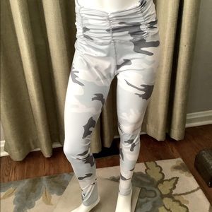 Gray Camo Workout Leggings EUC Size Medium